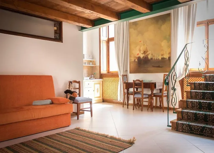 5 Comfortable Apartment Near Old Town Center