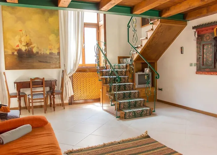 5 Comfortable Apartment Near Old Town Center